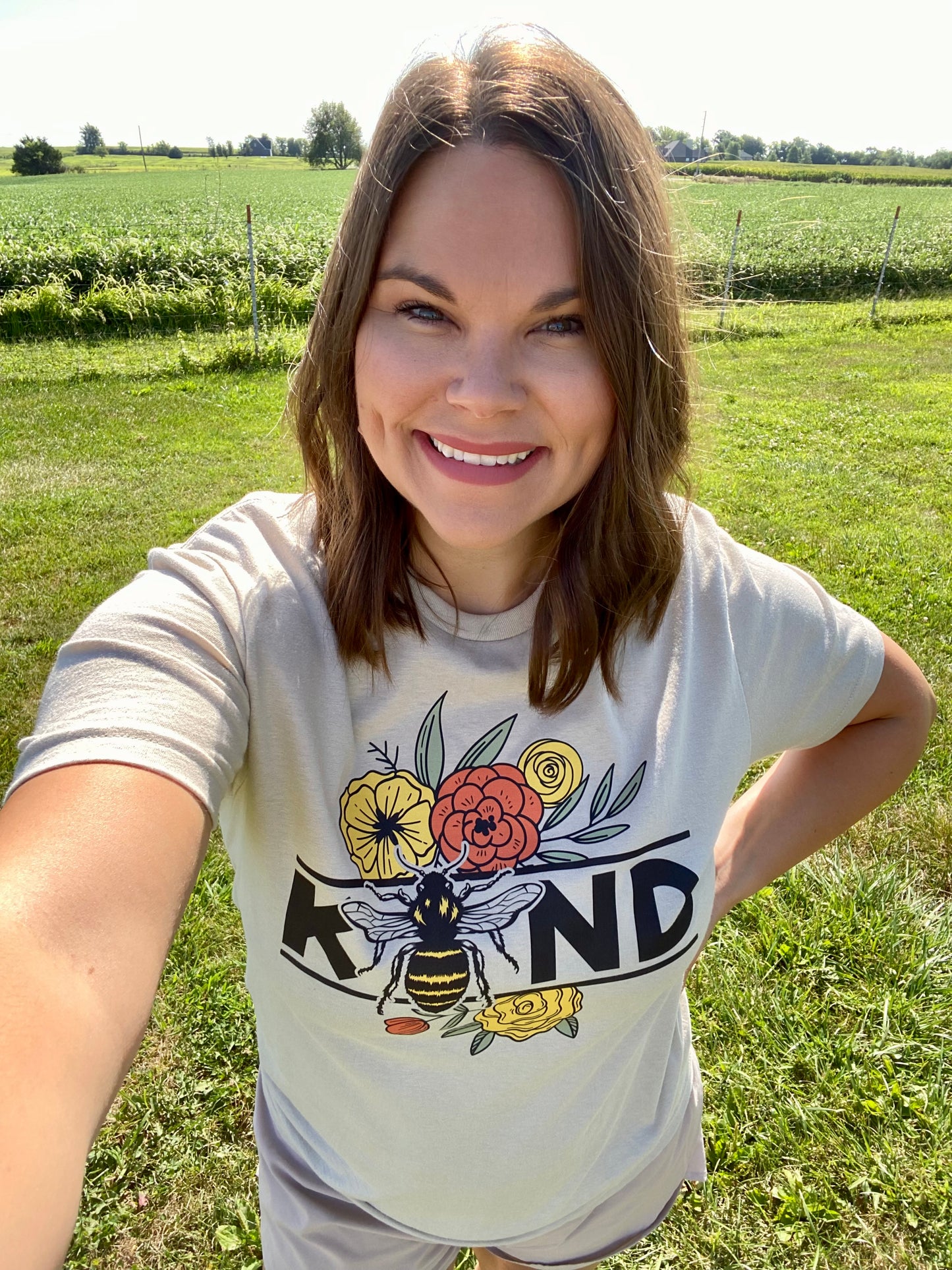 bee kind tee/ sweatshirt