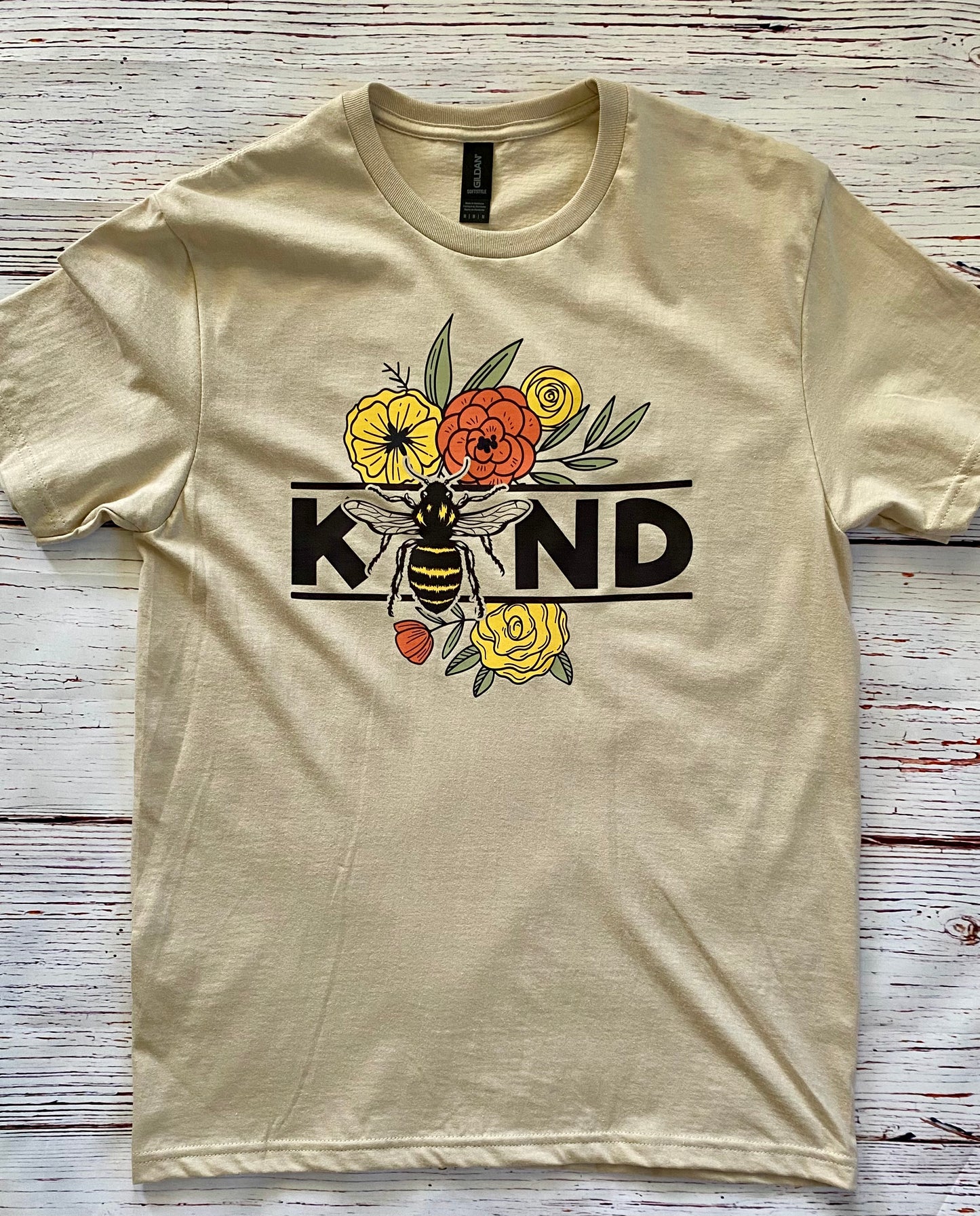 bee kind tee/ sweatshirt