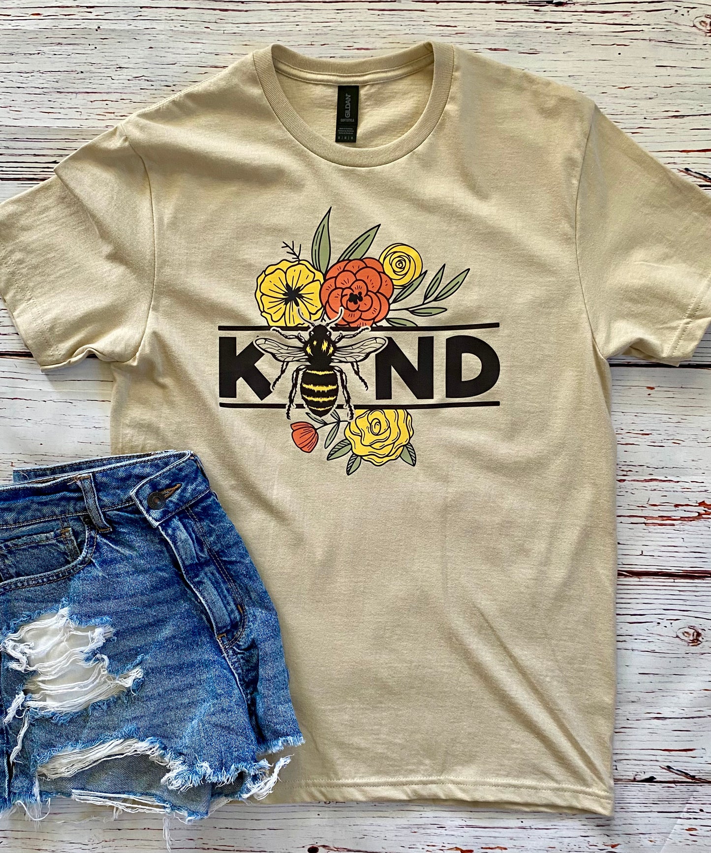 bee kind tee/ sweatshirt