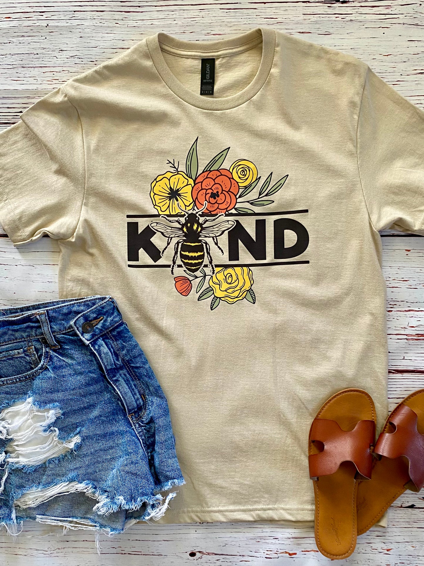 bee kind tee/ sweatshirt