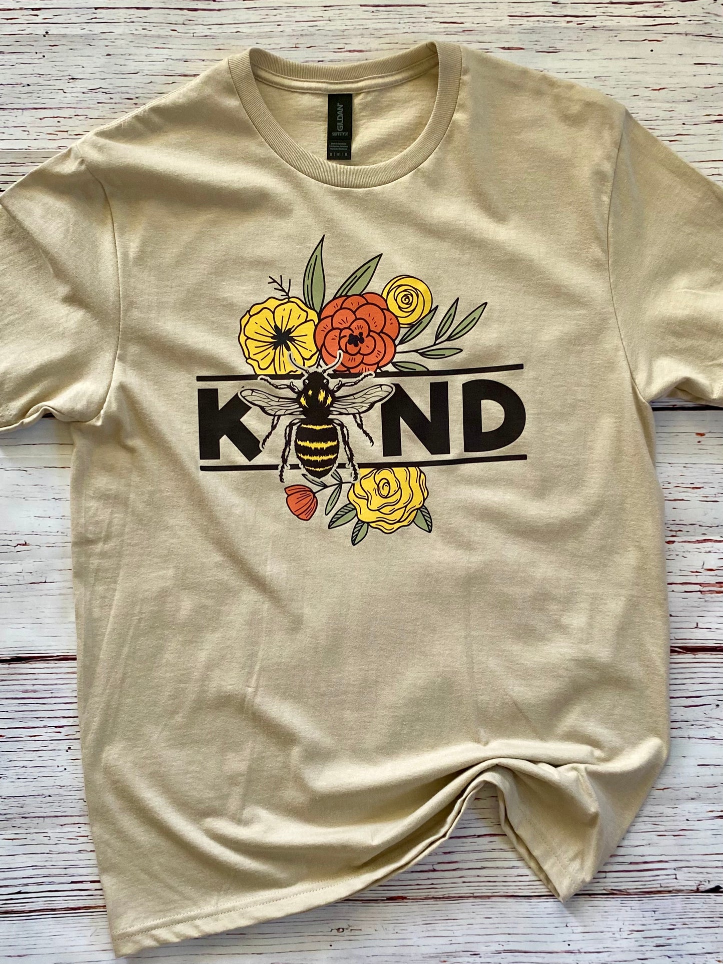 bee kind tee/ sweatshirt