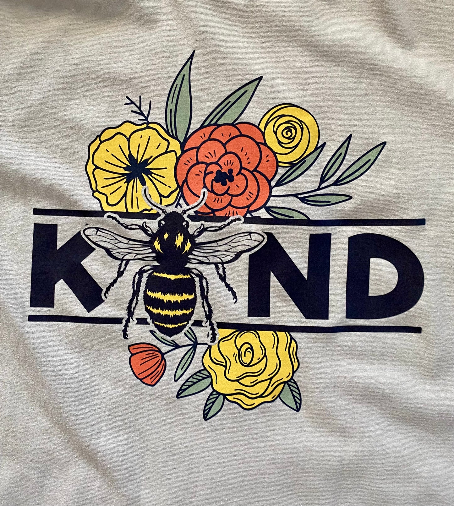 bee kind tee/ sweatshirt